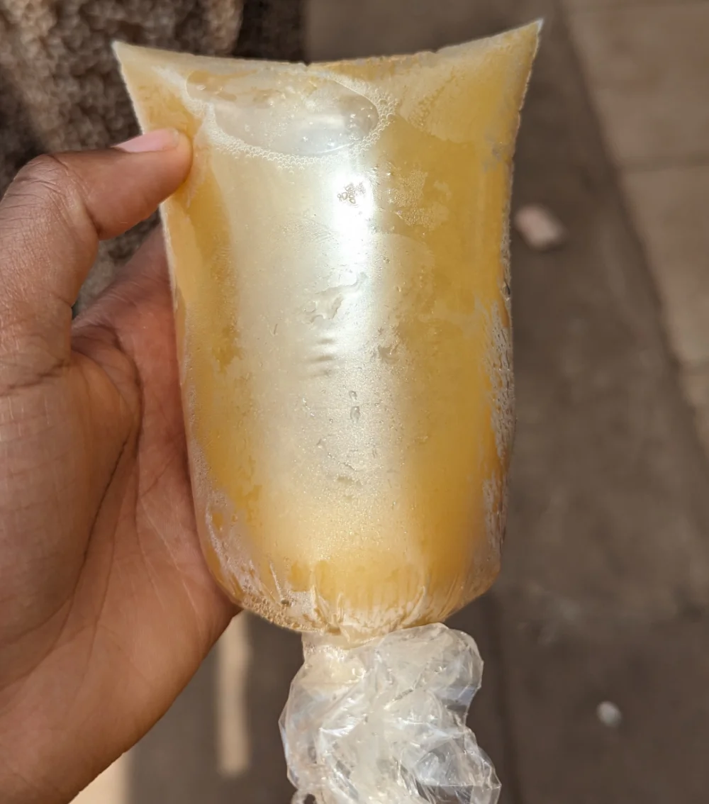 Gnamakoudji jus de gingembre au Mali